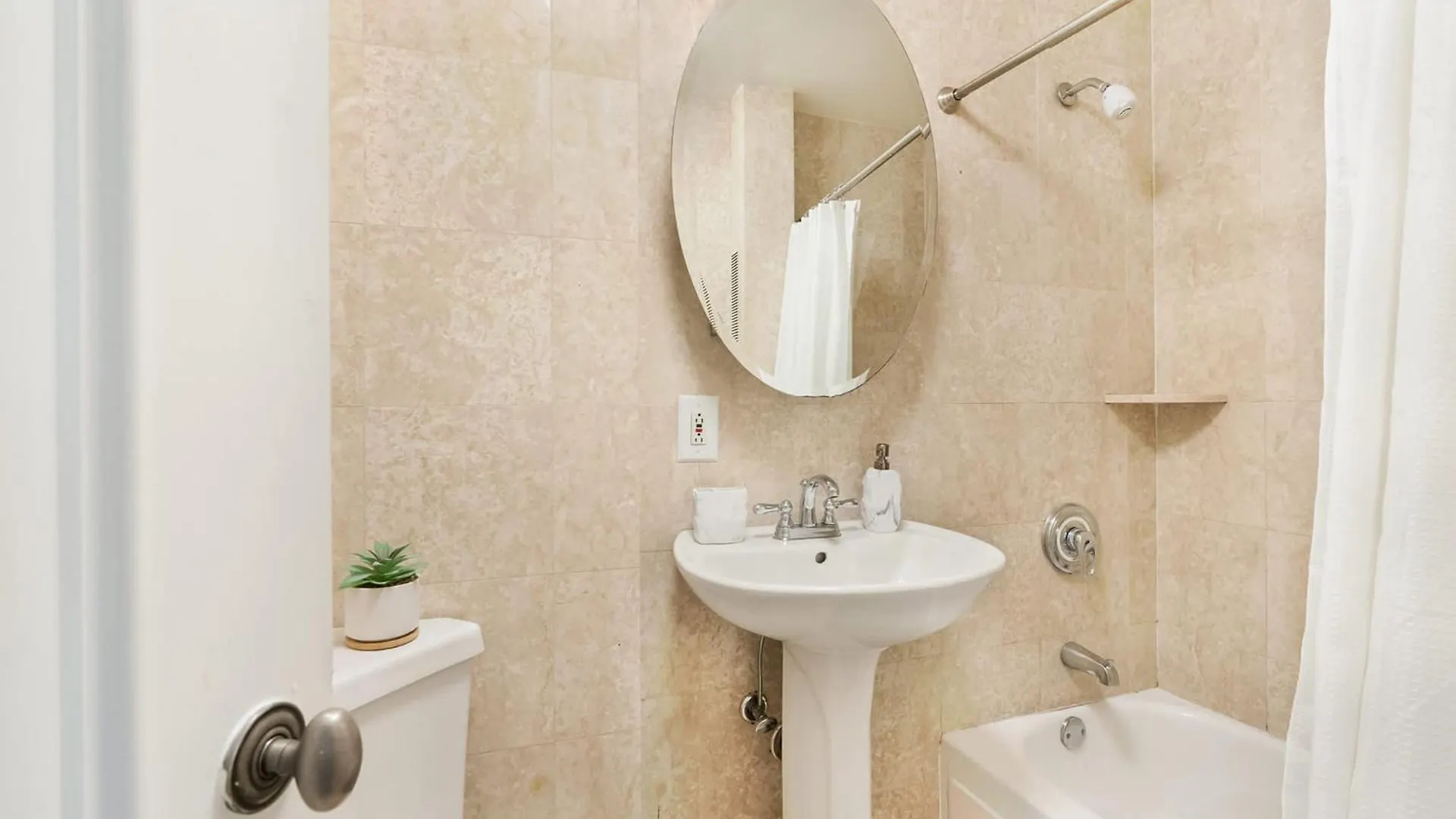 דירות ניו יורק 73-1406 New 1Br 1Bth Uws Doorman Gym